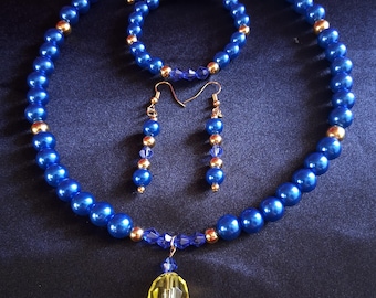 Conjunto artesanal de collar, pulsera y pendientes de oro zafiro.