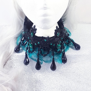 Böse Königin Gothic Halsband Halskette mit Spitze.  Viktorianischen Gothic Kragen mit Petrol Spitze. Perlen Halsband Kragen.