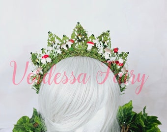 Green fairy crown with mushrooms and gypsum.  Moss crown.  Green forest tiara. Mother nature, Earth goddess headpiece. Fairy bride crown.