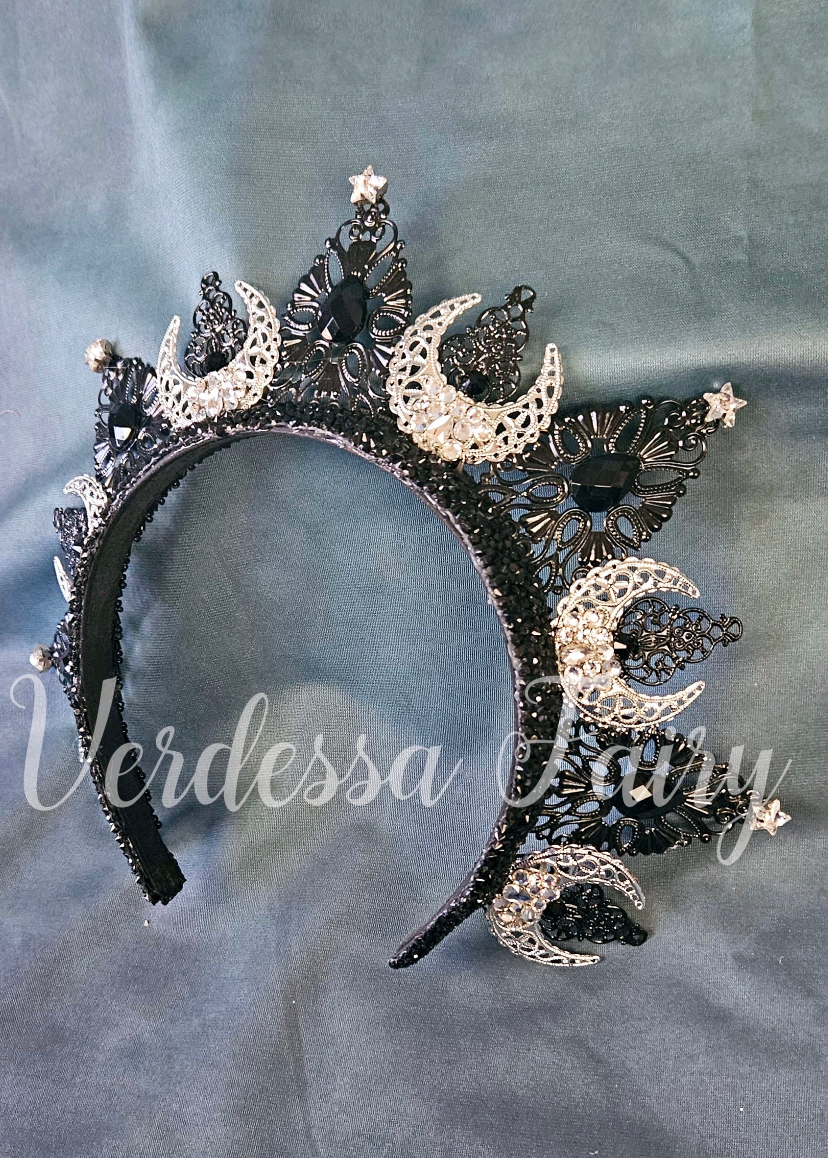 ブラックペイント　Tiara ティアラ Moon Goddess Crown. Stars and Moon Tiara. Gothic Black and