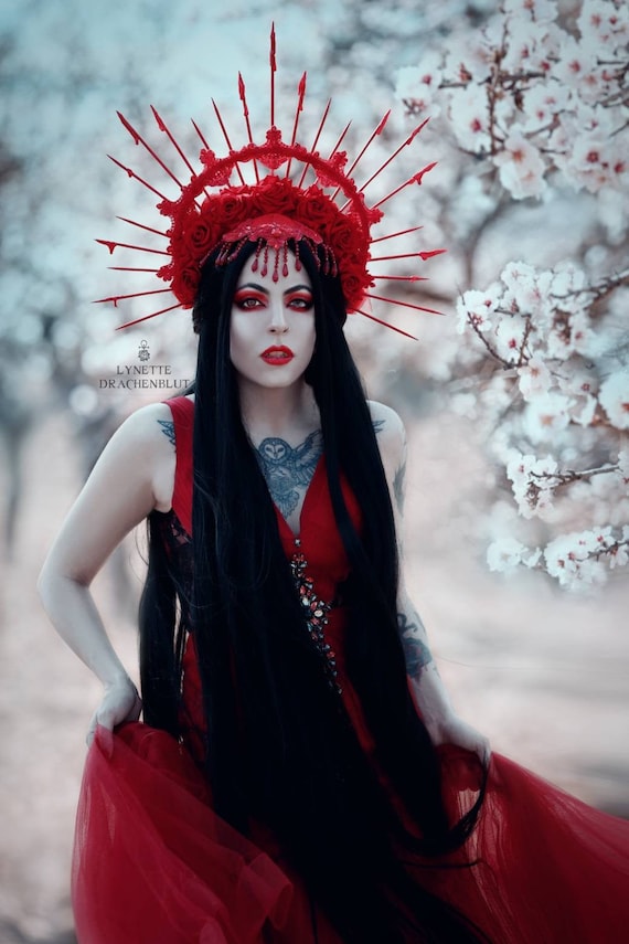 Red Queen Spiked Headdress. Vampire Queen Crown, Red Gothic