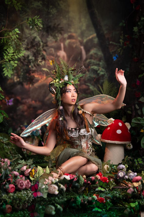 グラスグリーンのpastoralお花摘みの少女ヘッドドレス 大地の女神のヘッドドレス。枝と角の森のヘッドドレス。蝶が飾られた緑