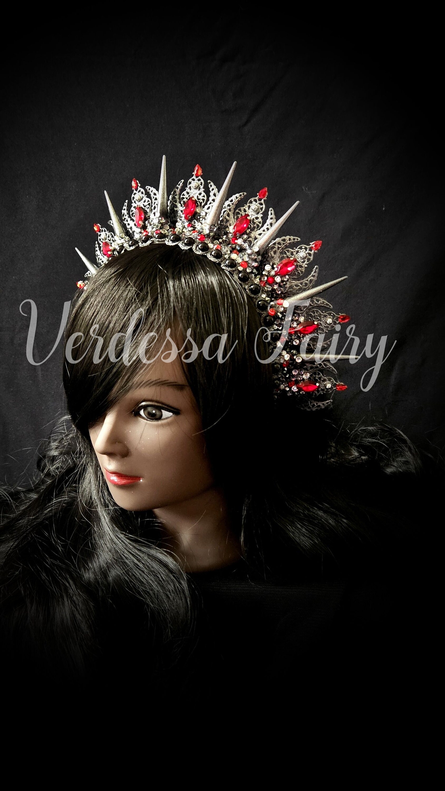 CIEHER Queen of Hearts Costume Women, Gothic Red and Black Crown Crowns for  Women Girls Vintage Queen of Hearts Crown Tiara Evil Queen Crown Queen of