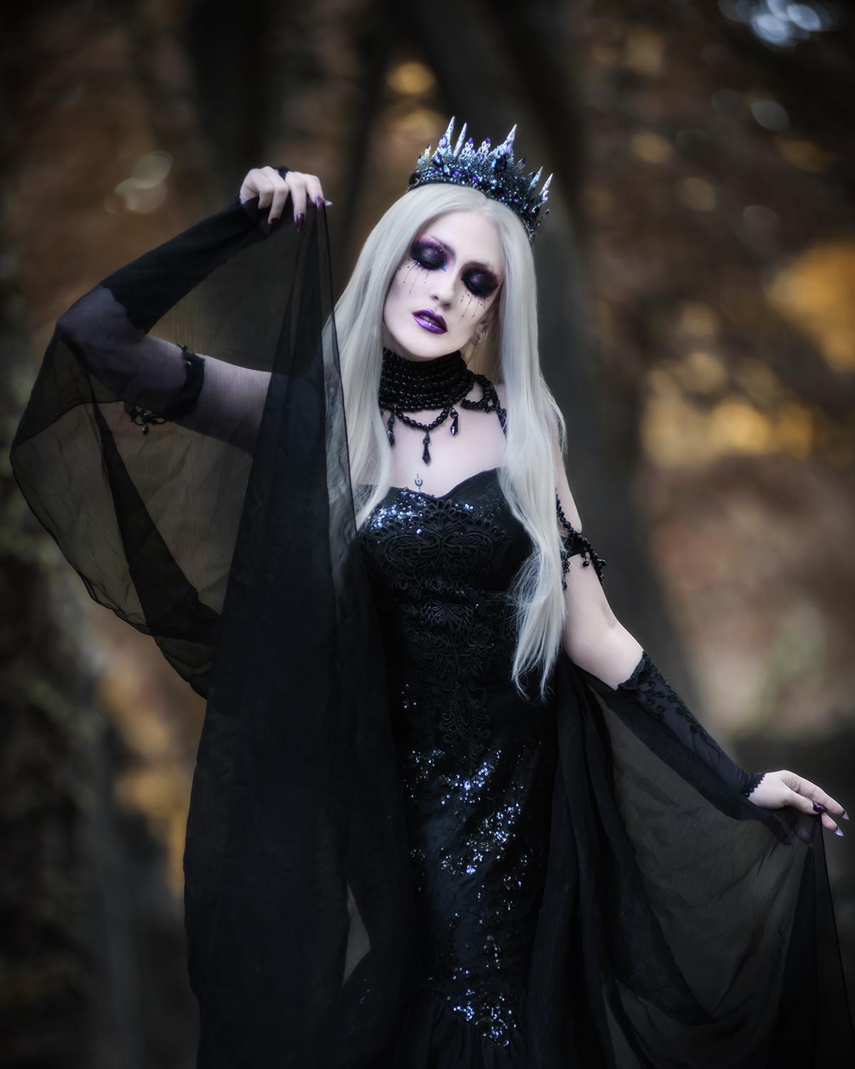 MOMOSTAR Costume Malefica Donna, Costume Strega Donna, 5 Pezzi Accessori Diavolo Halloween con Boa di Piume Maschera, 162cm Mantello con Scettro, Costume Adulto per Halloween Carnevale Cosplay