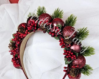 Rustic Holiday headband. Christmas pine cone headpiece.  Yuletide greenery and baubles headband.