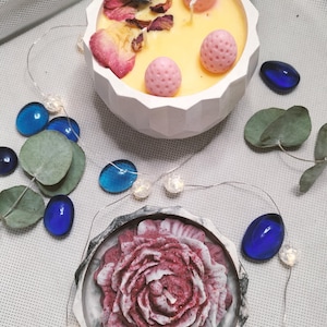 Set of handmade scented soy wax candles, light scented dessert candle. In a handmade plaster container.