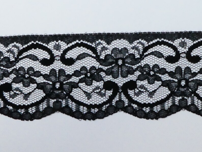 Pretty Tan Skintone Wide Flat Nottingham Lace Trim 6/"//15cm Sewing Crafts