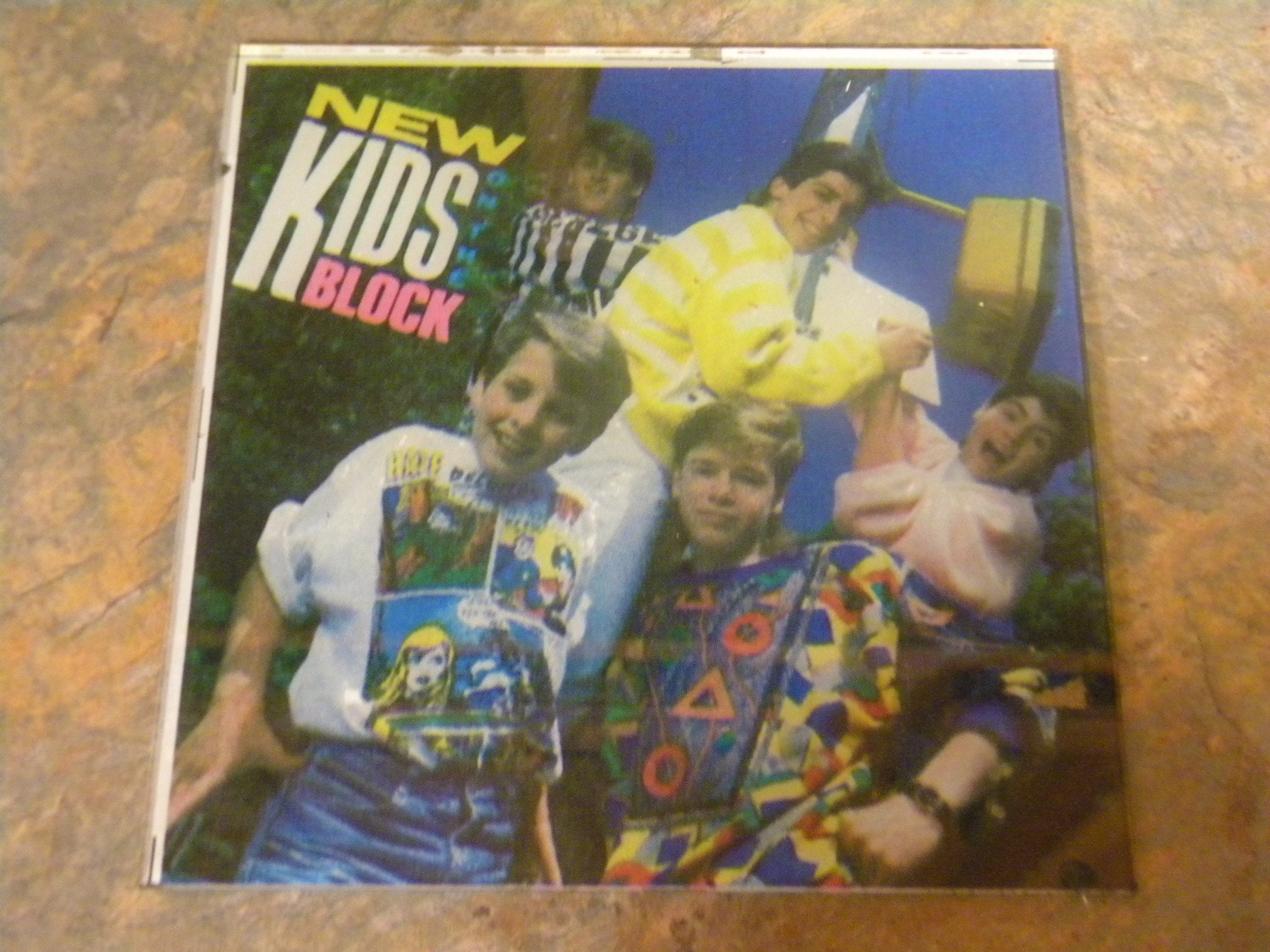 New‎ Kids On The Block Yellow Sunglasses Logo VTG #X Vintage 90s NKOTB Band Tee: New Kids on the Block Tour Shirt  main image 4