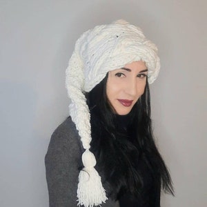 Stocking cap, Long white stockings