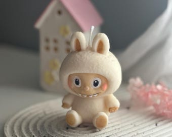 Vela de monstruos lindos, vela con personaje de travesuras caprichosas, linda vela coleccionable hecha a mano / regalo caprichoso / decoración estética del hogar, Labub u