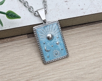 Collar celestial con sol, luna y estrella, colgante de acero inoxidable azul, joyería mística, joyería cósmica