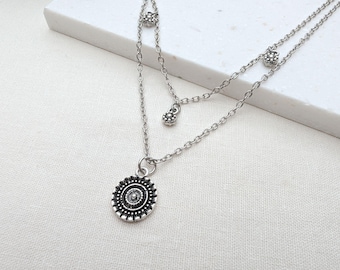Collar en capas con dijes bañados en plata antigua, collar bohemio de monedas de doble capa