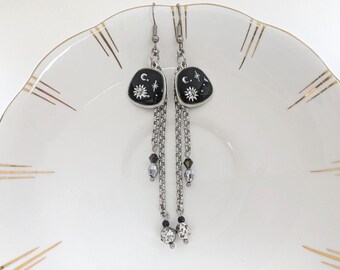Pendientes celestiales de Sol, Luna y Estrellas, joyería cósmica hecha a mano con cadenas largas y cuentas de cristal.