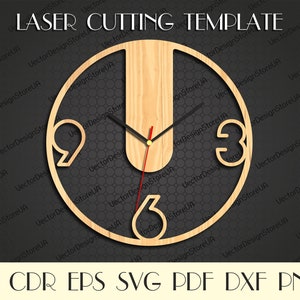 Op de afbeelding: Een lasergesneden klokgezicht sjabloon met Romeinse cijfers en een U-vormig ontwerp in het midden. De sjabloon is ontworpen voor hout en bevat de tekst "LASER CUTTING TEMPLATE".