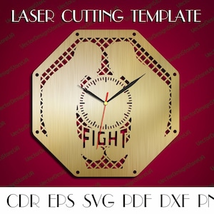 Könnte beinhalten: Goldfarbener achteckiger Wecker mit einem Boxhandschuh-Design und dem Wort "FIGHT" auf dem Zifferblatt. Der Wecker befindet sich auf einem roten Hintergrund.