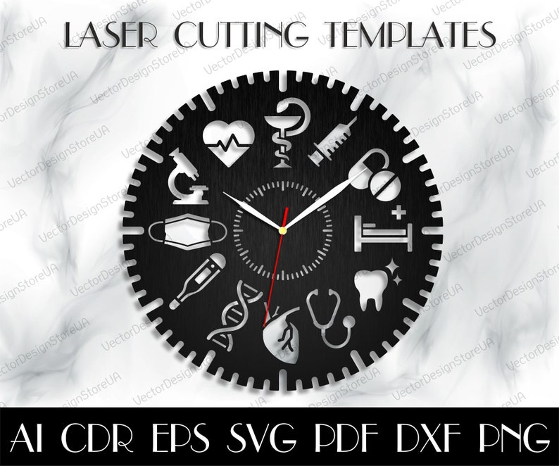 Pu&ograve; includere: Design di orologio intagliato al laser in bianco e nero con simboli medici come uno stetoscopio, un cuore, pillole, un termometro e un microscopio. Il quadrante dell'orologio &egrave; circondato da un bordo decorativo. Il testo "LASER CUTTING TEMPLATES" &egrave; nella parte superiore dell'immagine. Il testo "AI CDR EPS SVG PDF DXF PNG" &egrave; nella parte inferiore dell'immagine.