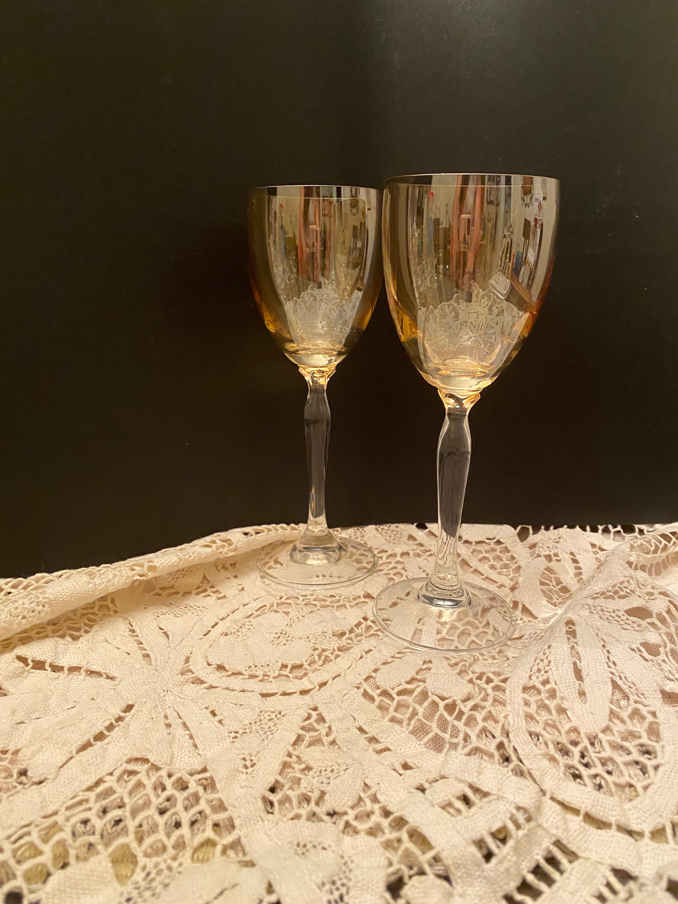 amber plastic wine glasses