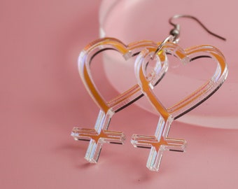 Pendientes con símbolo lésbico - Iridiscente/Verde cortado a láser, diseño de corazón de San Valentín, feminista, queer, acrílico, ligero y reflectante.