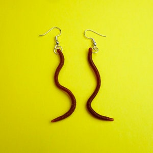 Worm Earrings - Squishy Brown Stretchy Fish Bait Animal Worms Halloween Spooky Weird Creepy Crawly Bug Harajuku Clubkid