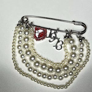 Delta Sigma Theta pearl brooch with shield and 1913