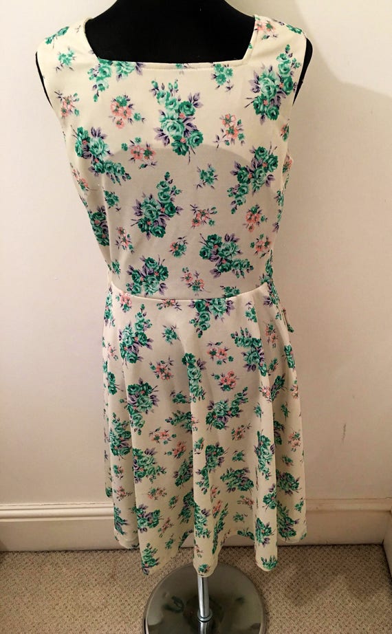 Vintage 70s cream and green FLORAL PINAFORE dress - image 4