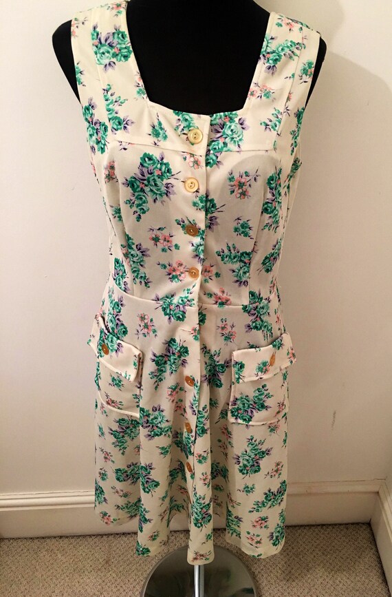 Vintage 70s cream and green FLORAL PINAFORE dress - image 2