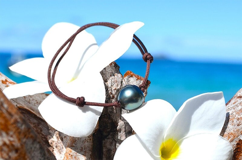 Bracelet en fil de polyester avec perles de culture de Tahiti