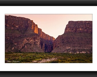 Una impresión de bellas artes de Sunset en el Cañón de Santa Elena en el Parque Nacional Big Bend, Texas, Fotografía