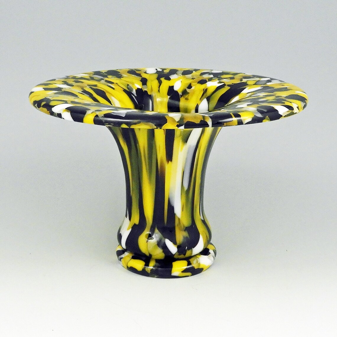 Schwarze gelbe und weiße Glasvase mit Sockel | Etsy