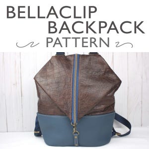 Peut inclure: Un sac à dos marron et bleu avec le texte "BELLACLIP BACKPACK PATTERN". Le sac à dos a une section supérieure marron texturée avec une fermeture éclair bleue et une section inférieure bleue. Le sac à dos a des bretelles bleues.