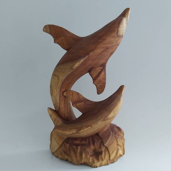 Delfin aus Holz/Skulptur Delphin/Delphin Figur/Wohnkultur/Holzschnitzerei.