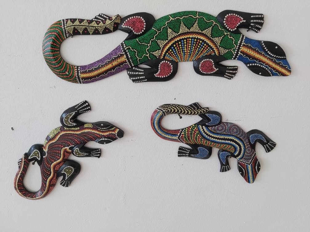 Handgeschnitzte und bemalte Geckos / handbemalte Geckos / Wanddekor / Hausdekor.