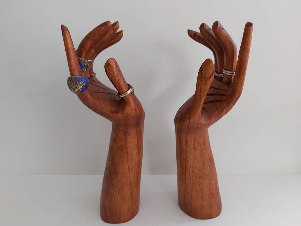 Wooden hand outlet for rings