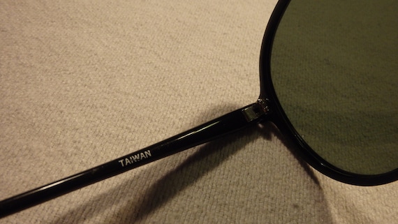 Vintage 1980's Jet Black Frame Aviator Sunglasses - image 4