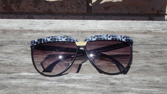 Vintage 1980's Black & White Speckled Sunglasses … - image 2