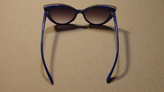 Vintage 90's Periwinkle Blue Cat-eye Sunglasses A… - image 4