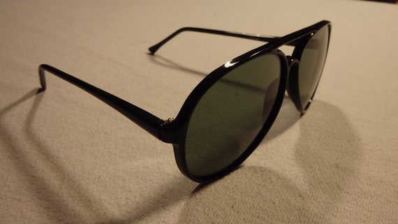 Vintage 1980's Jet Black Frame Aviator Sunglasses - image 3