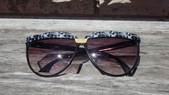 Vintage 1980's Black & White Speckled Sunglasses … - image 3
