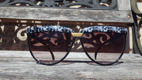 Vintage 1980's Black & White Speckled Sunglasses … - image 5