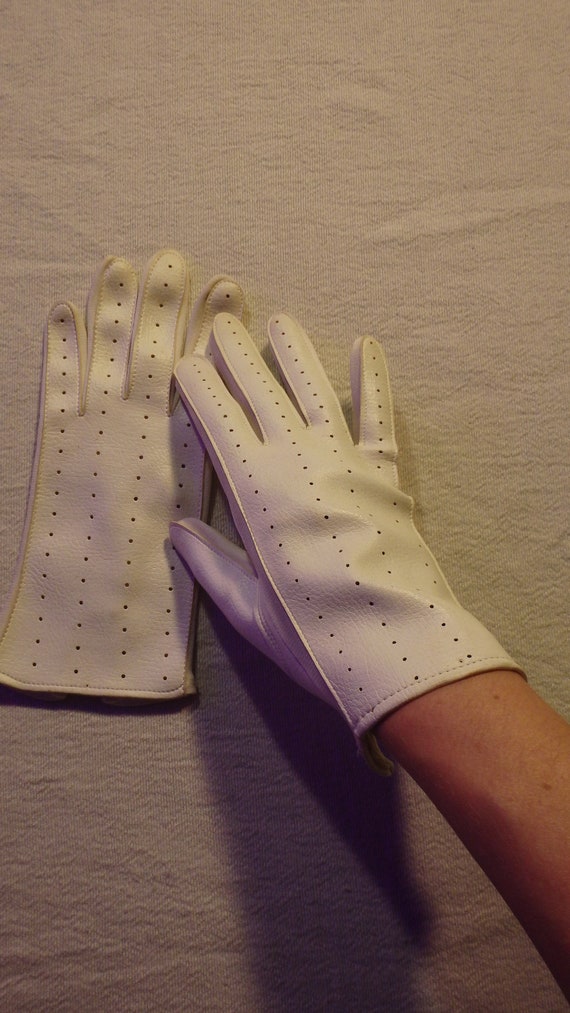 Vintage 1960's White Leather Driving Gloves - image 1