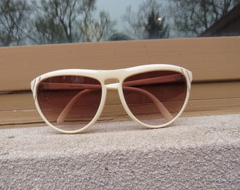 Vintage 1980’s Sassaby France Colorblock Sunglasses, Made in France Vintage 1980 main image 3