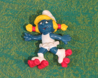 Vintage 80's Rollerskating Smurfette Figurine Roller-derby PVC 2"