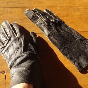 Vintage 1950&#39;s Leather Wrist Gloves with Stitched Embellishments size 6.5