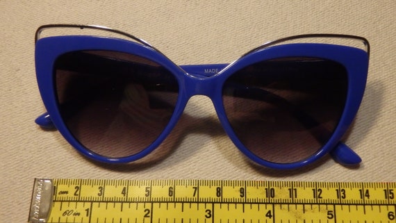 Vintage 90's Periwinkle Blue Cat-eye Sunglasses A… - image 6