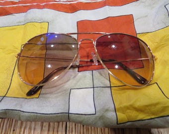 Vintage 90's Gold Metal Framed Aviator Sunglasses