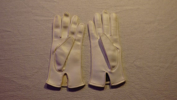 Vintage 1960's White Leather Driving Gloves - image 4