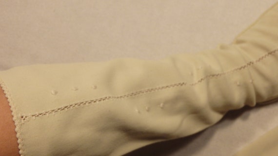 Vintage 1950's Elbow Length Gloves with Embroider… - image 6