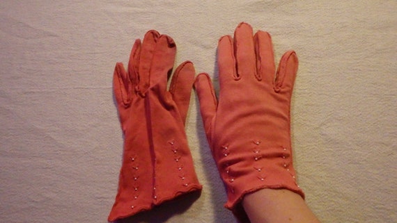 Vintage 1950's Faded Red Wrist Gloves with Beaded… - image 8