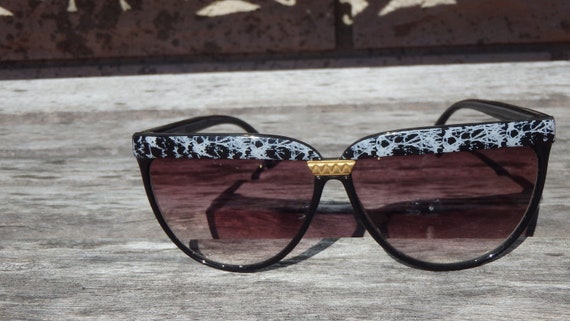 Vintage 1980's Black & White Speckled Sunglasses … - image 1