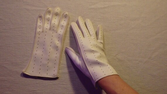 Vintage 1960's White Leather Driving Gloves - image 3